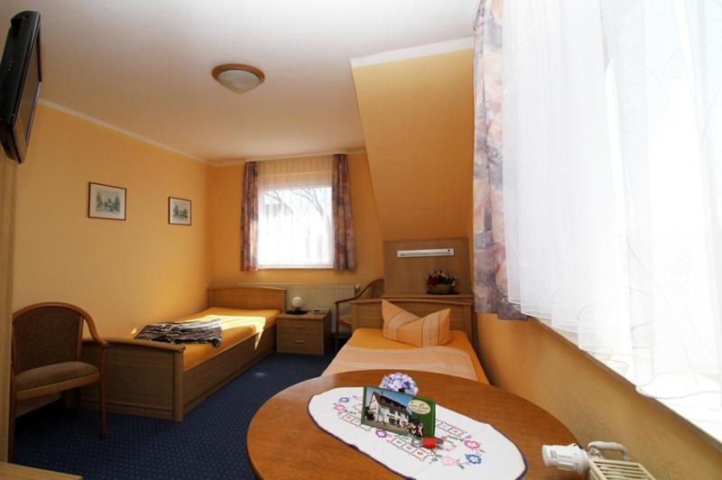 Familienhotel Zur Linde Panschwitz-Kuckau Buitenkant foto